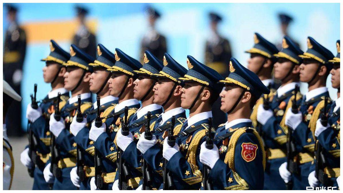 俄罗斯大阅兵中的中国方队与喀秋莎之歌，俄罗斯大阅兵中的中国方队与喀秋莎之歌，展现国际友谊与军力风采