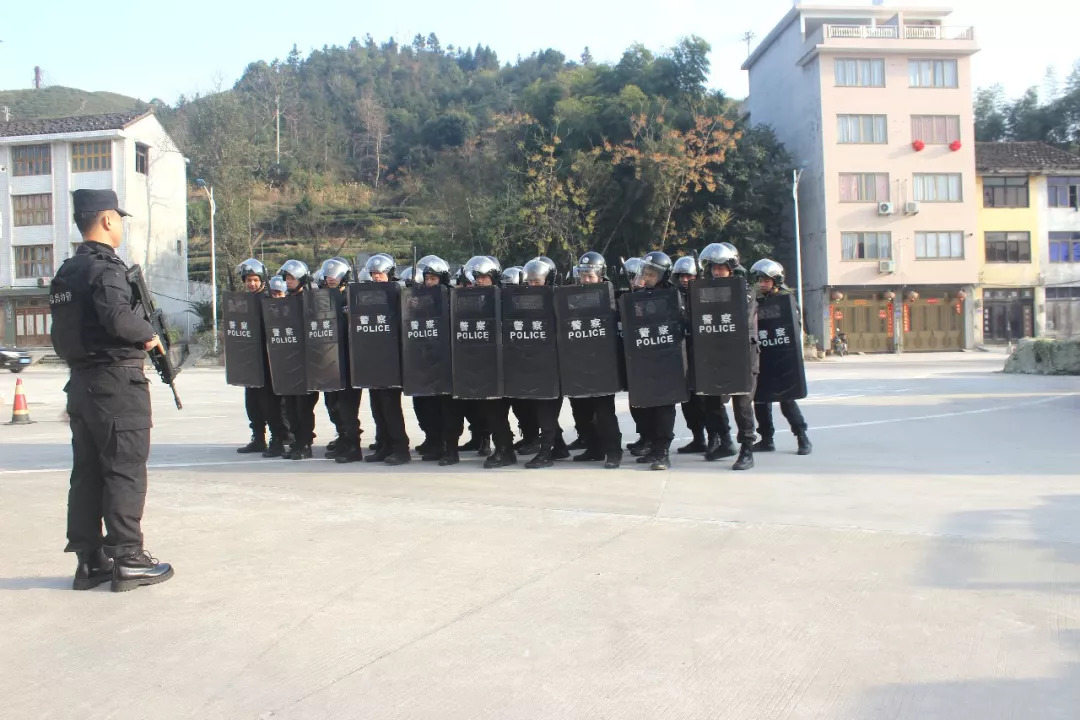 武警的制服，荣耀与责任的象征，武警制服，荣耀与责任的象征