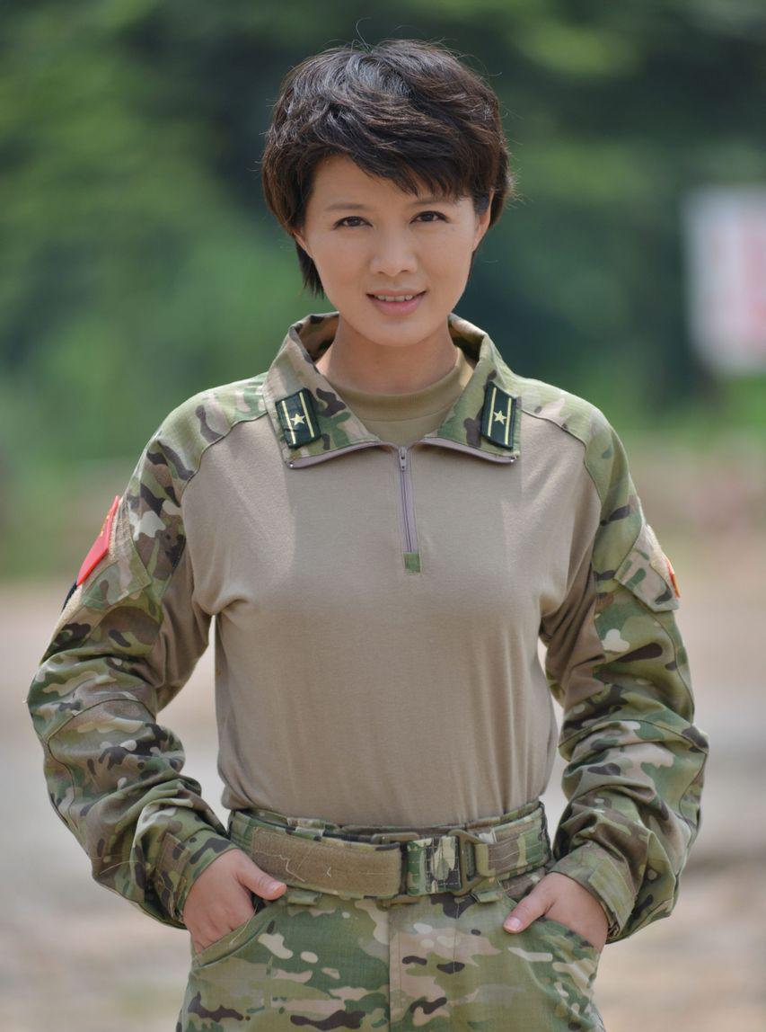 中国女特种兵在战场上的非凡勇气,生育挑战与坚韧精神,中国女特种兵,战场上的勇气、生育挑战与坚韧精神