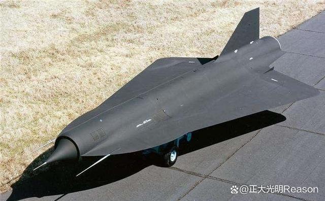 亚轨道轰炸机首飞成功，开创军事航空新篇章的壮举，亚轨道轰炸机首飞成功，军事航空新篇章开启的壮举