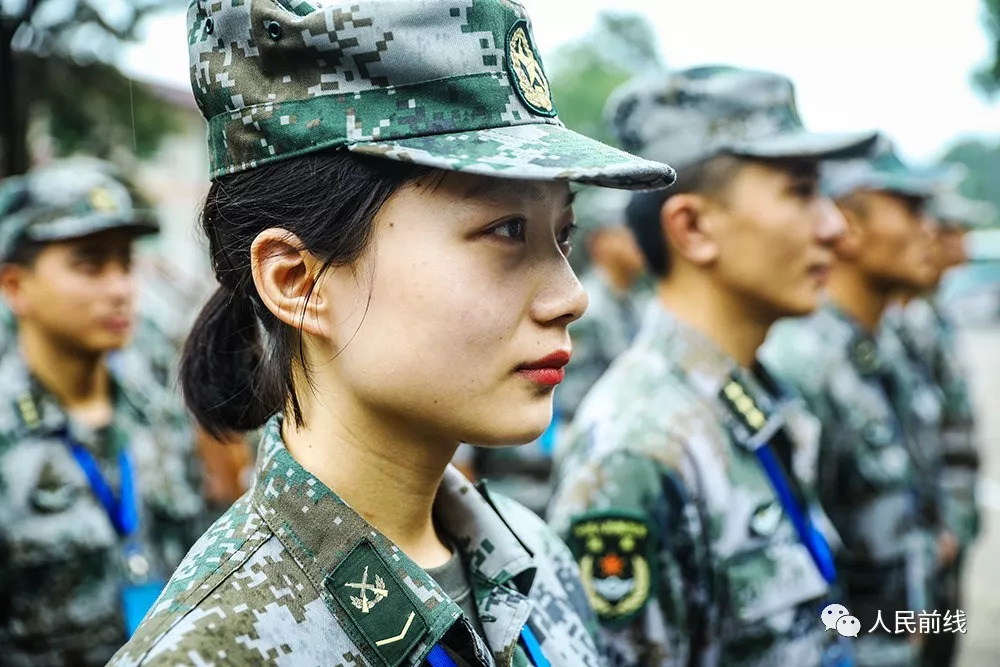 男兵与女兵，军队中的不同力量，男兵与女兵，军队中的双重力量