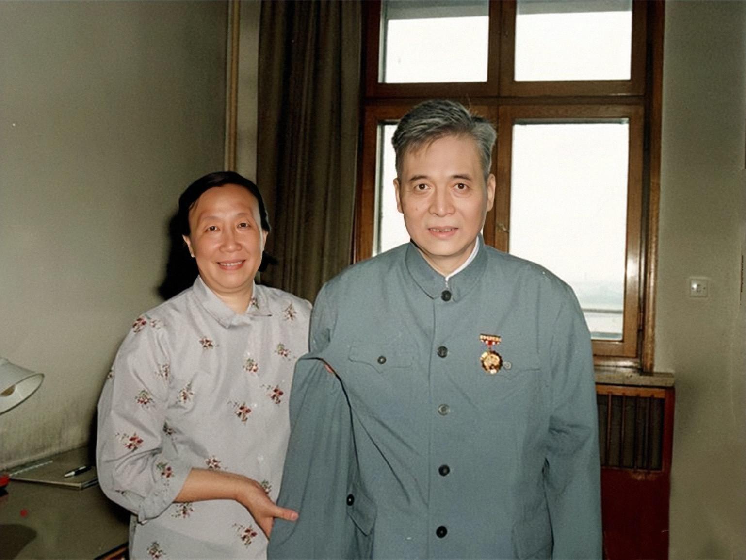 邓稼先的妻子，背后的力量，爱的见证，邓稼先妻子，背后的力量，爱的见证支柱