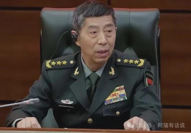 关于外交部部长任免公示的文章，外交部部长任免公示揭晓，新任部长肩负重任，展示新气象