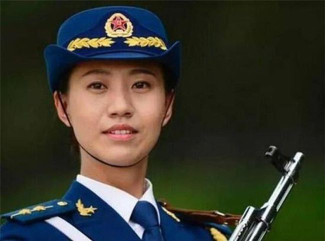 三军仪仗队女中队程诚，巾帼不让须眉的荣耀与担当，三军仪仗队女中队程诚，巾帼担当的荣耀与风采