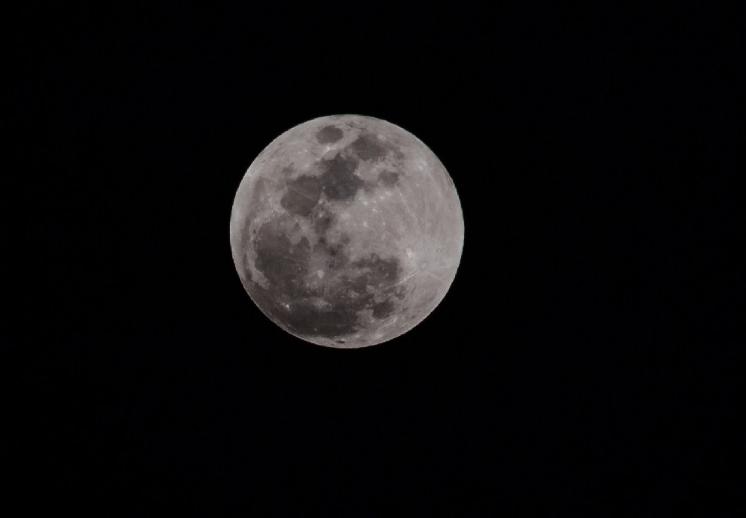 今夜，月亮很圆，今夜明月圆满之夜