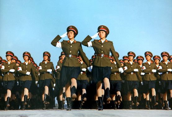 建国五十周年庆典女兵方队，荣耀与力量之花，建国五十周年庆典女兵方队，荣耀与力量之花的绽放