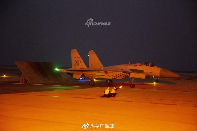 揭秘歼-16夜间起降，视频展现的震撼瞬间，揭秘歼-16夜间起降，震撼瞬间视频独家呈现