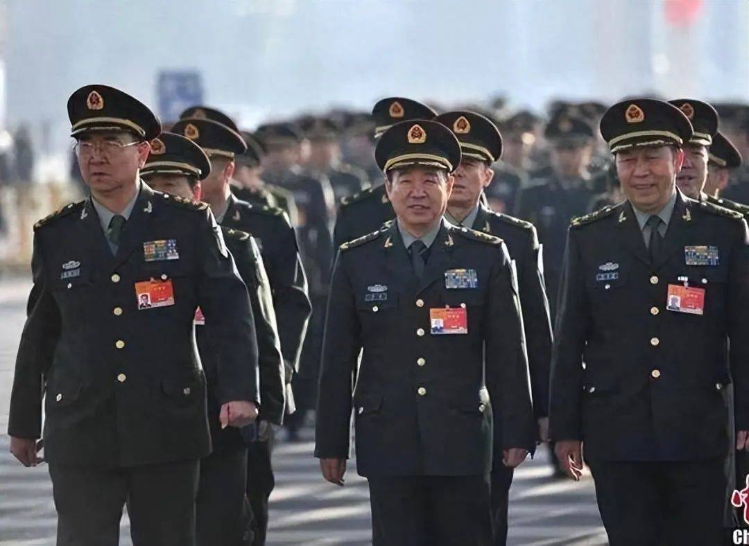 陆军司令与战区司令，职责、角色与战略考量，陆军司令与战区司令，职责、角色及战略对比