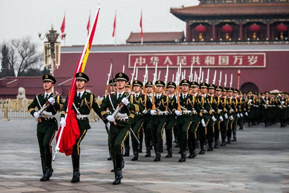 国旗护卫队，军衔背后的荣耀与责任，国旗护卫队，军衔背后的荣耀与责任之旅
