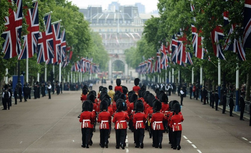 英国与中国阅兵礼的对比与探析，英中阅兵礼对比，差异与共性探析