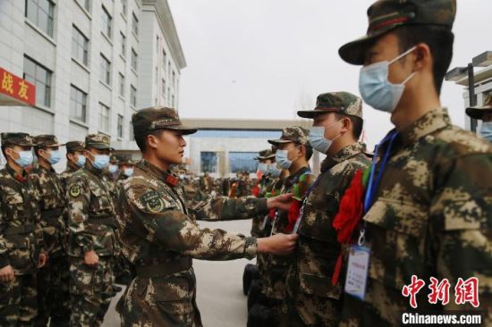 武警新兵服装，荣耀与责任的象征，武警新兵服装，荣耀与责任的标志