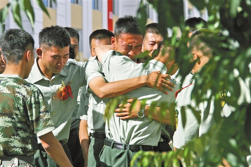 内蒙古乌海老兵打新兵事件，反思与探讨，内蒙古乌海老兵打新兵事件，反思与应对之道