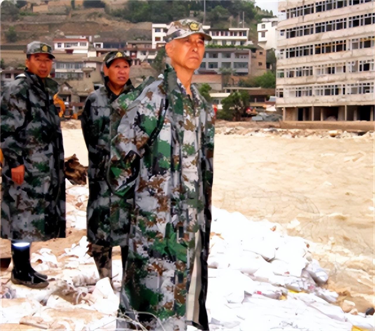 集团军军长和军长之间的权力与地位，深度解析，集团军军长与军长之间的权力与地位深度剖析