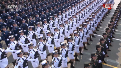 庆祝辉煌历程，70周年阅兵女民兵方队领队的风采，庆祝辉煌历程，女民兵方队领队风采闪耀70周年阅兵大典