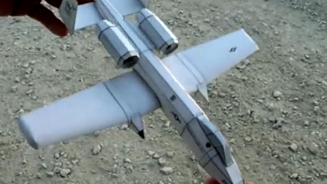 折纸艺术与现代战争，折纸A-10攻击机的独特魅力，折纸艺术与现代战争中的折纸A-10攻击机，独特魅力揭秘