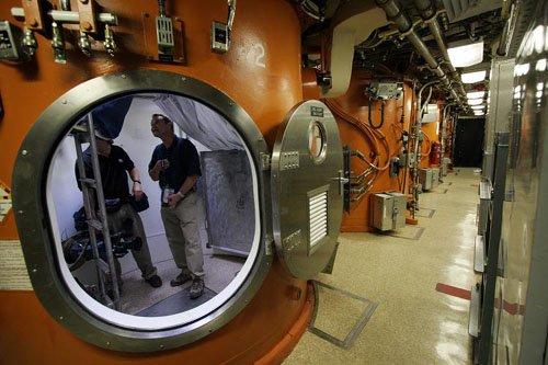 中国海军首艘航母辽宁舰