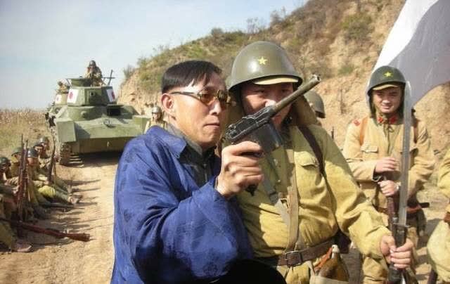 断臂军人丁小兵的卓越之路，现在的级别与不凡人生，断臂军人丁小兵的非凡人生与卓越之路，级别显赫，人生不凡