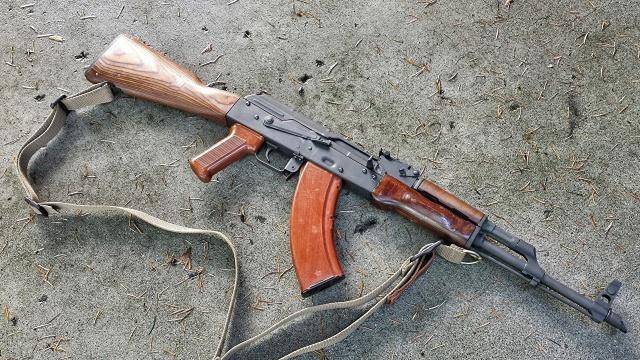 AK-47步枪图片，历史、设计、使用和影响力，AK-47步枪，图片、历史、设计、使用及全球影响力概览