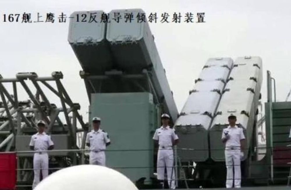 鹰击12与鹰击18，两款武器的深度对比与区别，鹰击12与鹰击18，深度对比解析及武器差异