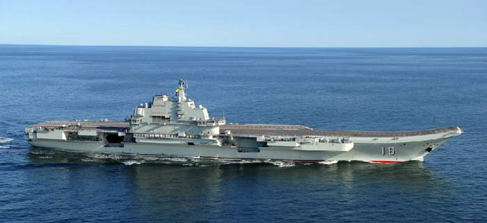 航母排水量解析,多少吨水?,航母排水量深度解析,究竟能排多少吨水?