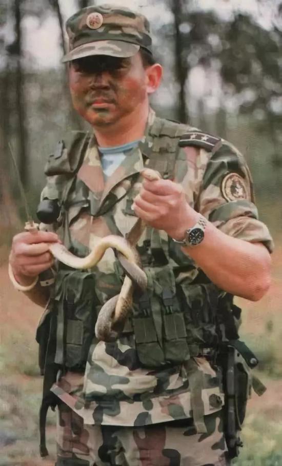 武警星空迷彩服会配发吗？——深入解析与探讨，武警星空迷彩服会配发吗？——全面解析与探讨其可能性