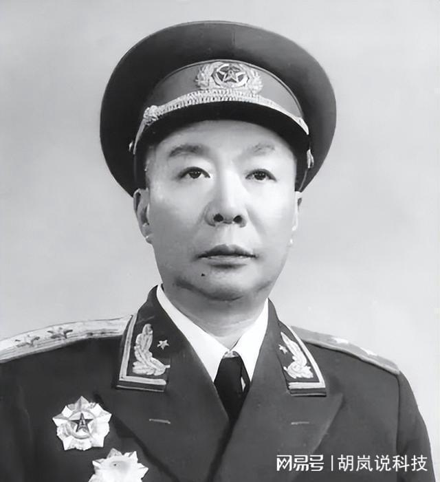 中国人民解放军军长，职责、荣誉与牺牲，中国人民解放军军长，职责重任、荣誉与牺牲并存