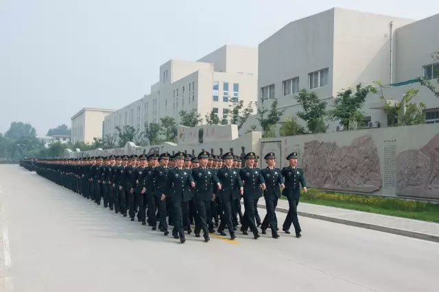 火箭军工程大学军服，荣耀与责任的象征，火箭军工程大学军服，荣耀与责任的标志