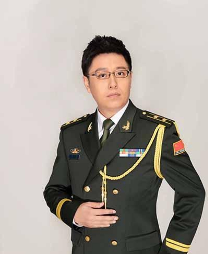 央视军事节目男主持人，他们的风采与影响力，央视军事节目男主持人，风采与影响力展现