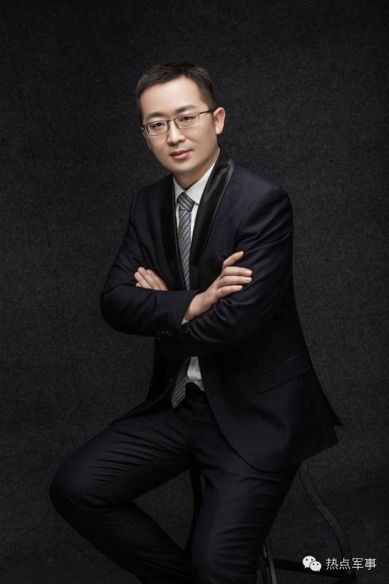 军事男主持人，展现力量与智慧的魅力舞台，军事男主持人，力量与智慧的魅力展现