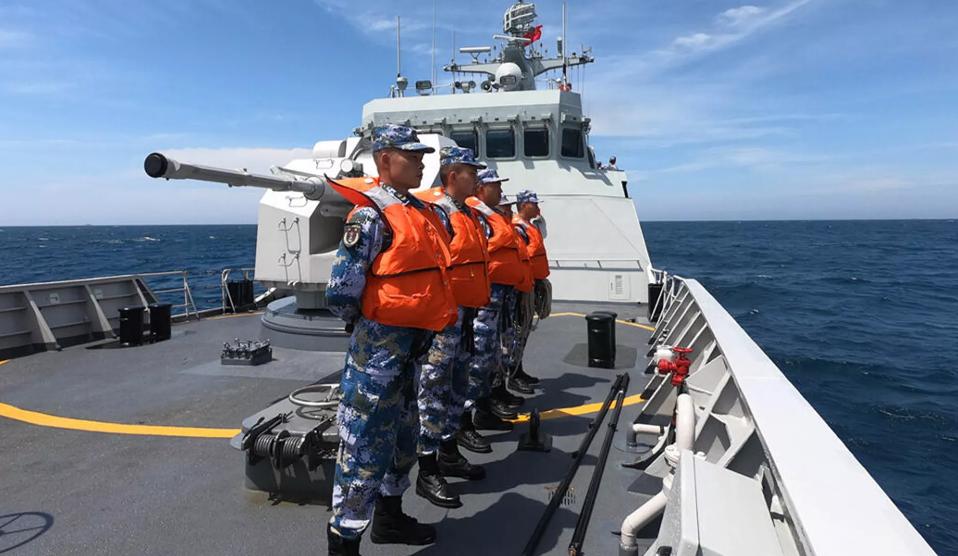中国海军的新篇章，055型驱逐舰发射鹰击-21反舰导弹，中国海军新篇章，055型驱逐舰试射鹰击-21反舰导弹