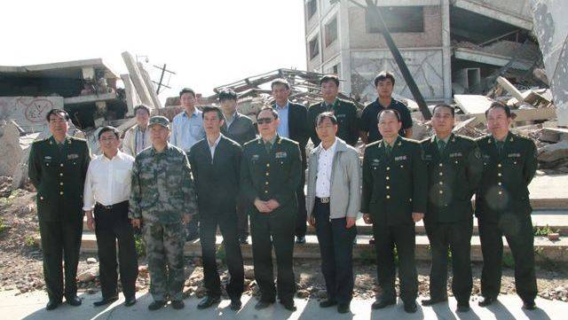 集团军军长与军长，同级之职的责任与角色，集团军军长与军长，同级职责下的责任与角色解析