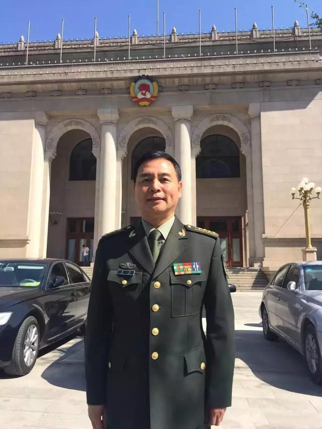 军事节目男主持人金，声音的力量与军事的魅力，军事节目主持人金，声音的力量诠释军事魅力