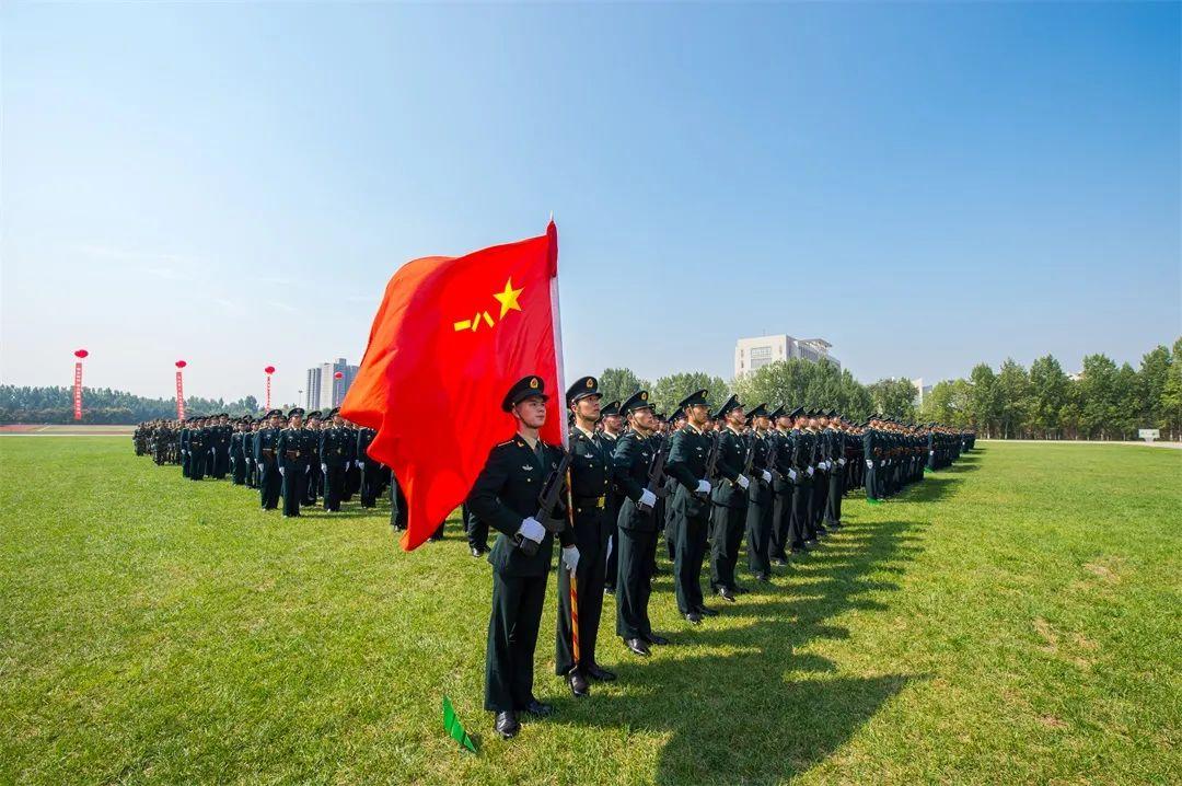 火箭军与陆军军服对比解析，火箭军与陆军军服对比解析，特色、差异与统一