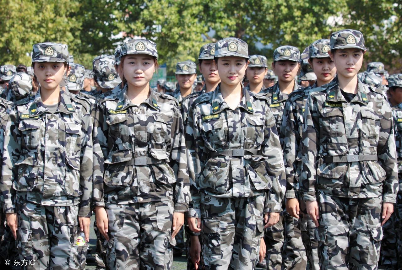 中国女兵，迷彩服下的坚韧与美丽，中国女兵，迷彩下的坚韧与美丽