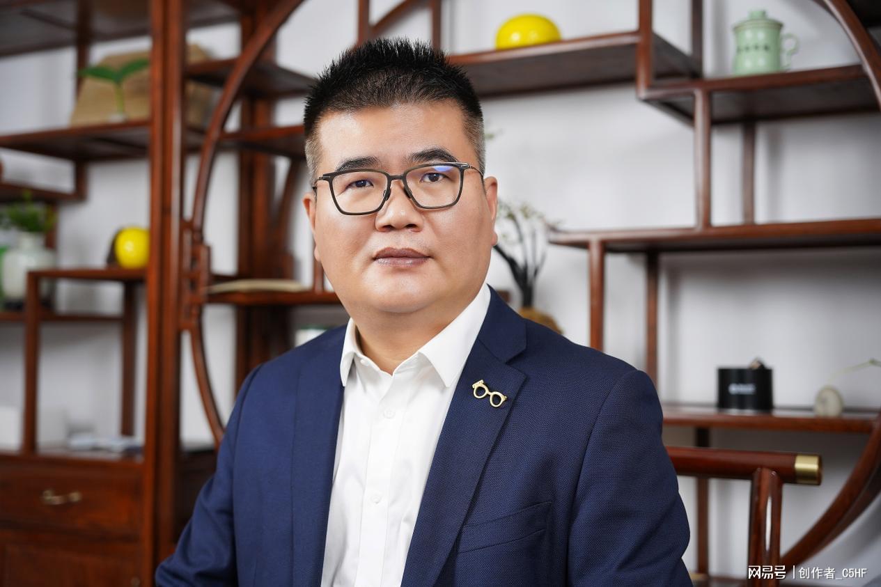 包兴雷，一位引领时代的杰出人物，包兴雷，时代引领者的杰出风采