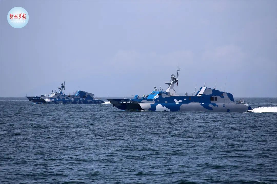 人民海军导弹快艇，捍卫海洋，展现中国力量，人民海军导弹快艇，捍卫海洋，彰显中国力量