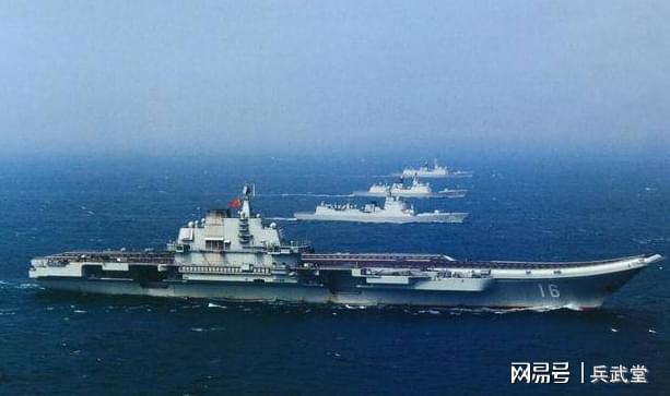 辽宁舰副舰长亮相，揭示中国海军现代化建设的力量与决心，辽宁舰副舰长揭示中国海军现代化建设的力量与决心展露雄姿