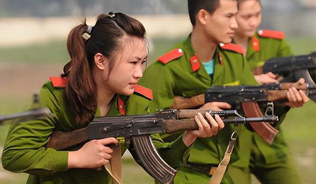 越南视角下的中国女兵，影像中的坚韧与力量，越南视角下的中国女兵，影像展现坚韧与力量