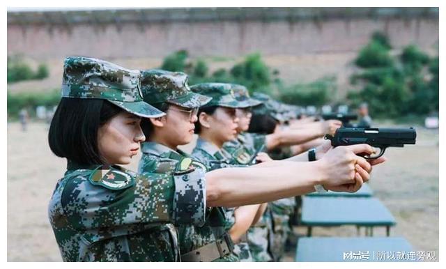 义务兵能否担任装甲兵职务，探讨可能性与条件，义务兵担任装甲兵职务的可能性与条件探讨
