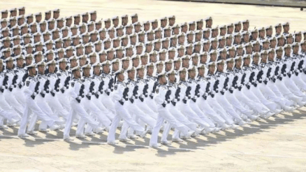 人民海军向前进——一场鼓舞人心的阅兵盛典，人民海军阅兵盛典，迈向未来的坚定步伐，展现力量的鼓舞人心时刻