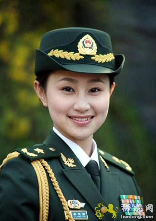中国女兵照片图片，展现铿锵玫瑰的英勇风采，中国女兵，铿锵玫瑰的英勇风采图片展示
