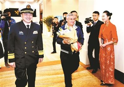 人民海军成立60周年，回顾与前瞻，人民海军成立六十周年，回顾历程，前瞻未来