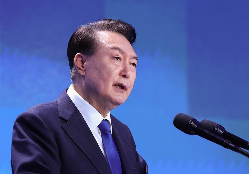 尹锡悦宣布进入国家哀悼期，举国同悲，共悼逝者，尹锡悦宣布国家哀悼期，全国共悼逝者