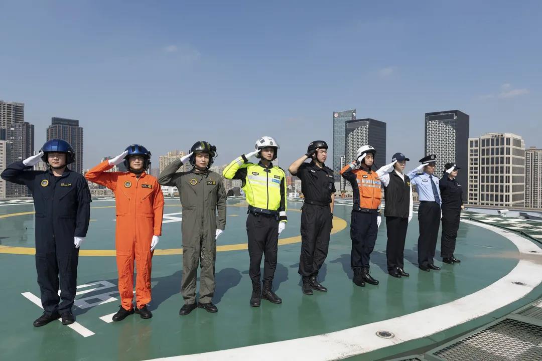警用直升机，武器配备与公共安全维护的探讨，警用直升机与公共安全维护中的武器配备探讨