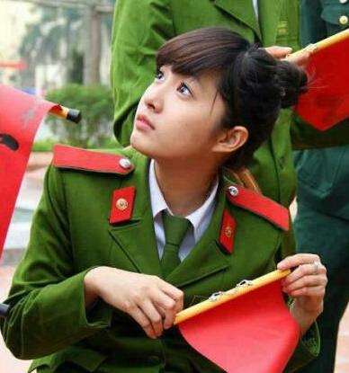 中国女兵照片大全，展现铿锵玫瑰的英勇风采，中国女兵英勇风采照片大全，铿锵玫瑰的荣耀时刻