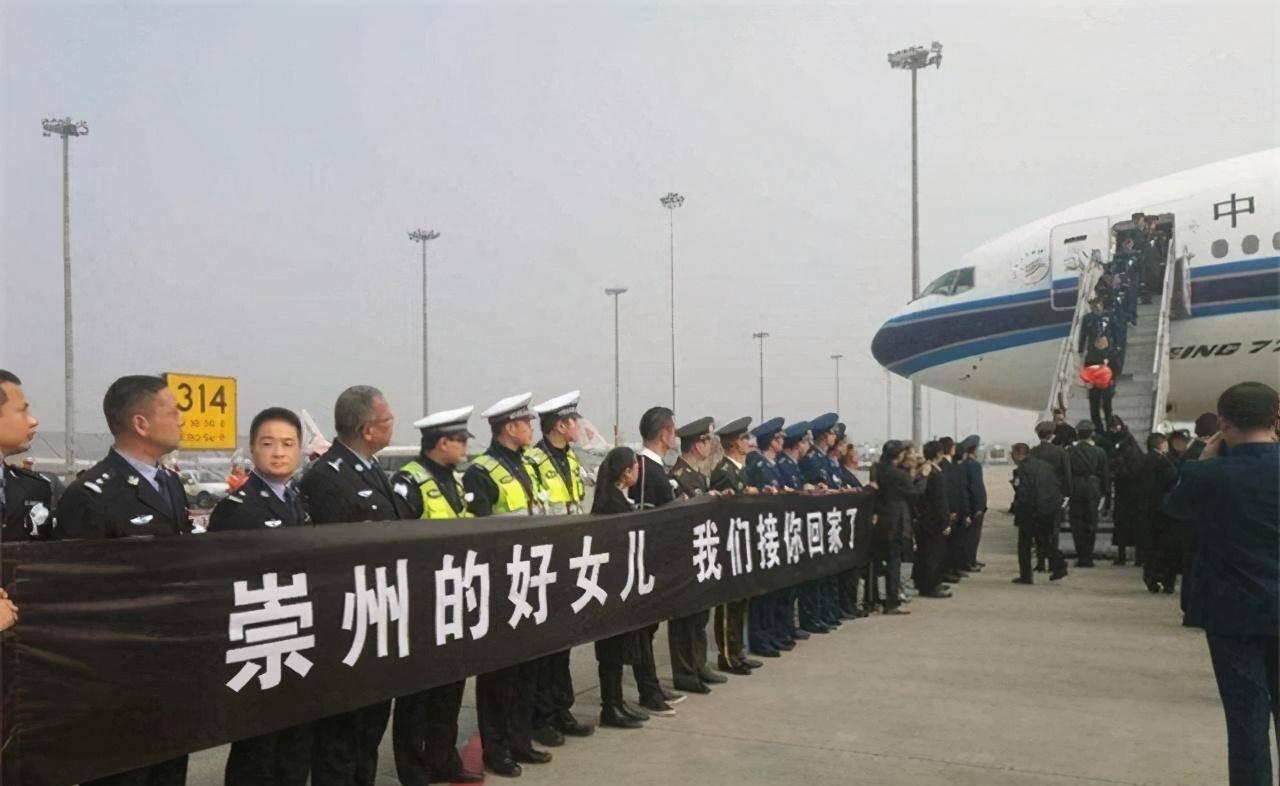 歼-10战斗机加满油能飞多久，探讨其续航能力与战斗性能，歼-10战斗机续航能力与战斗性能探讨，加满油能飞多久？