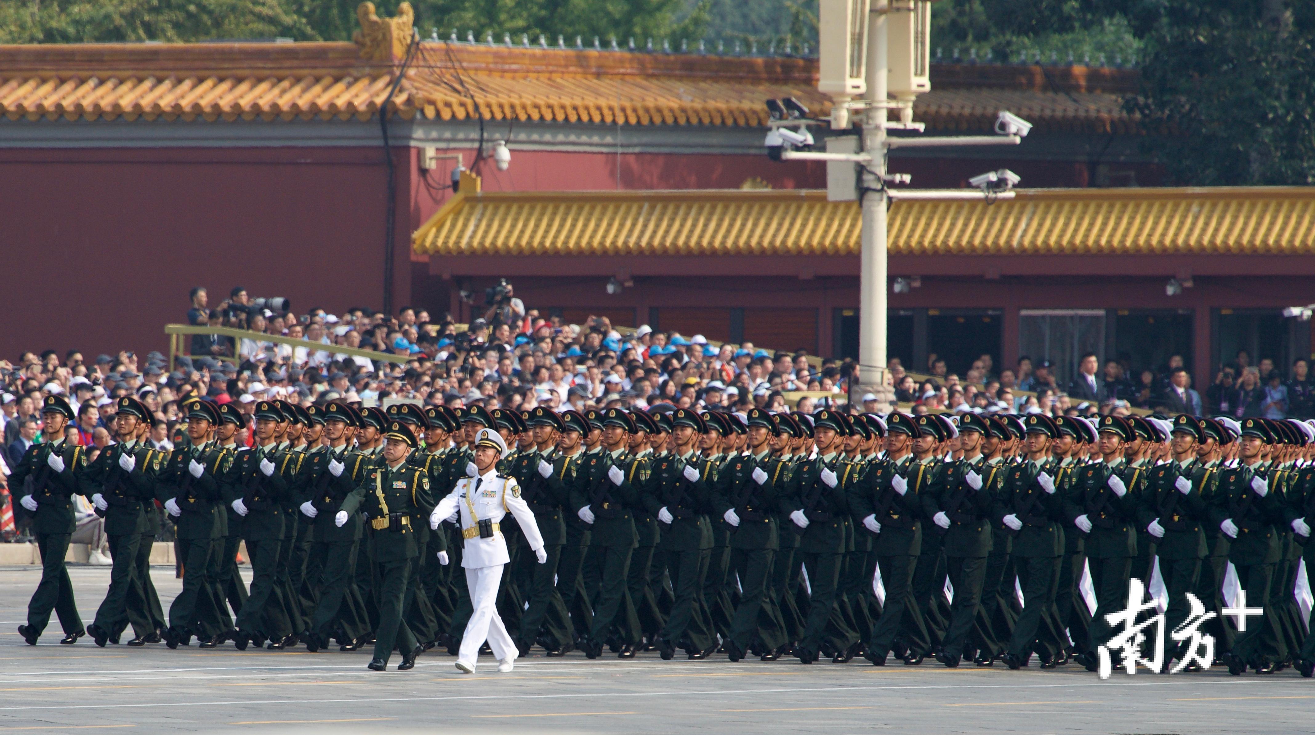 国庆70周年庆典上阅兵方队，荣耀的瞬间，国家的力量，国庆70周年阅兵方队，荣耀瞬间展现国家力量