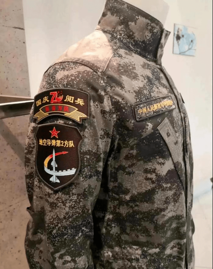 星空迷彩服下的武警夏日风采，星空迷彩服下的武警夏日风采展示