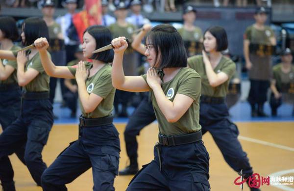三军仪仗队阅兵场上的英姿飒爽，三军仪仗队阅兵场上的风采展现