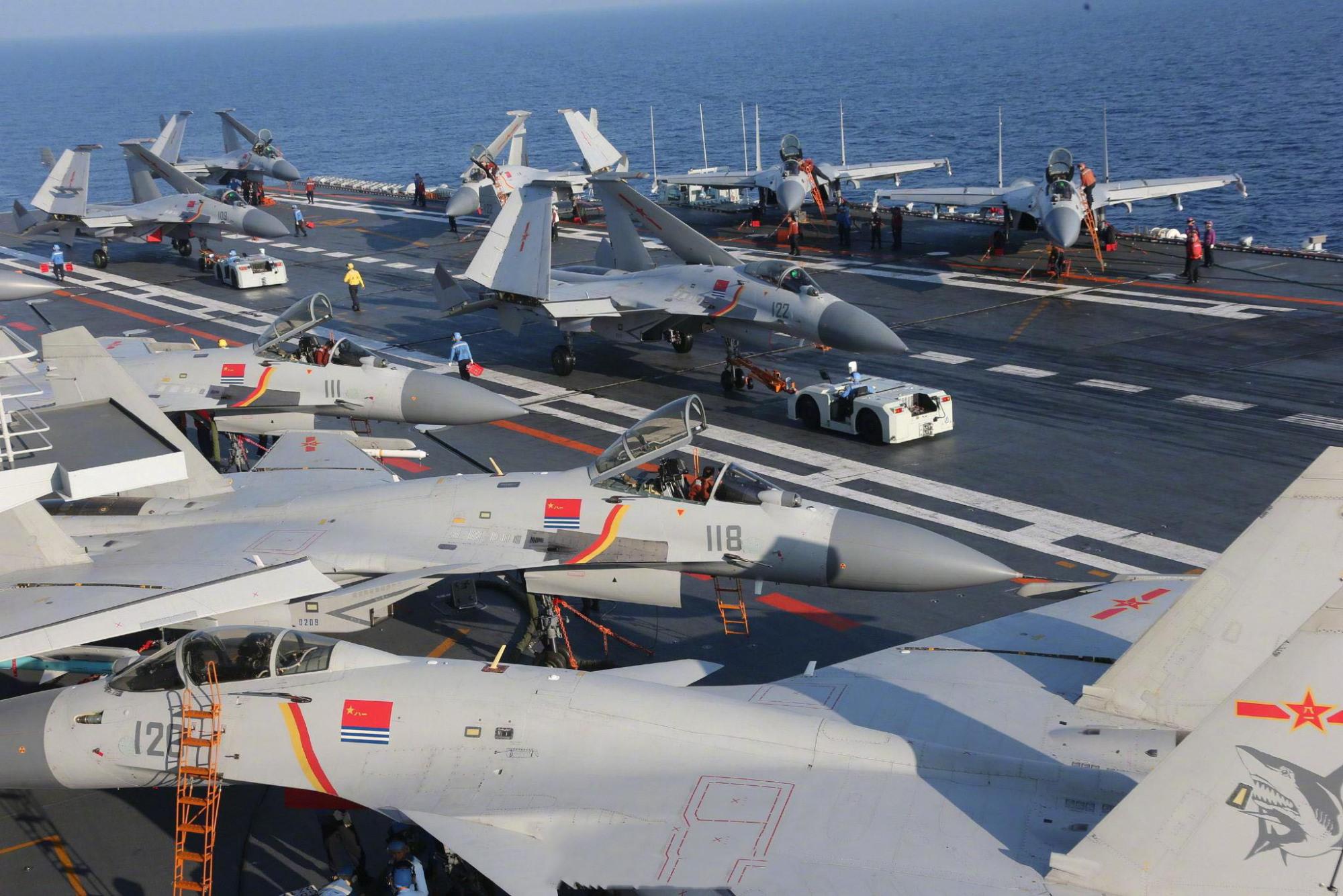 歼-15号战斗机图片,展现中国空军力量的壮丽画卷,歼-15战斗机壮丽图片展示中国空军力量的巅峰风采